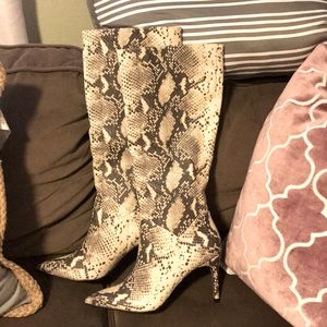 Steve Madden Snake boots 8.5